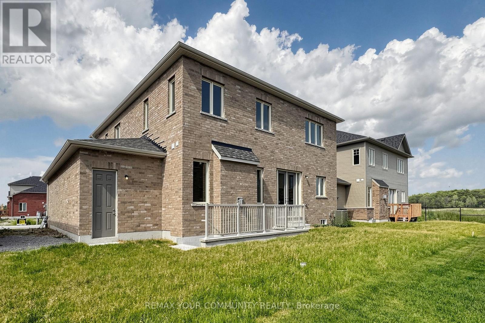 31 LORRAIN HAND CRESCENT - 27