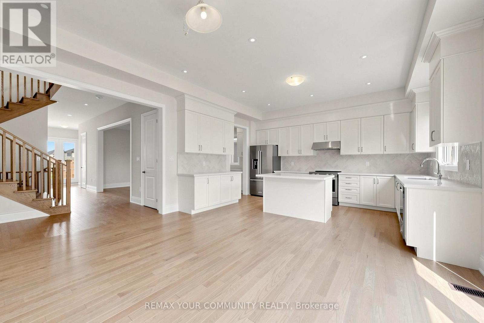 31 LORRAIN HAND CRESCENT - 5