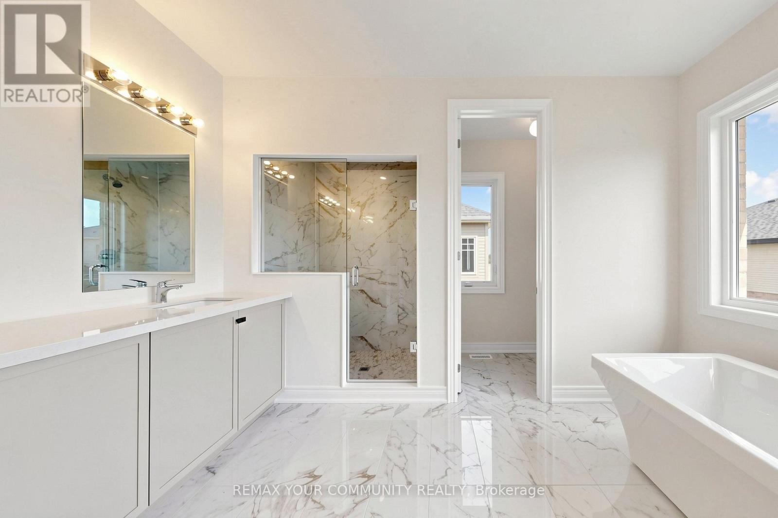 31 LORRAIN HAND CRESCENT - 15