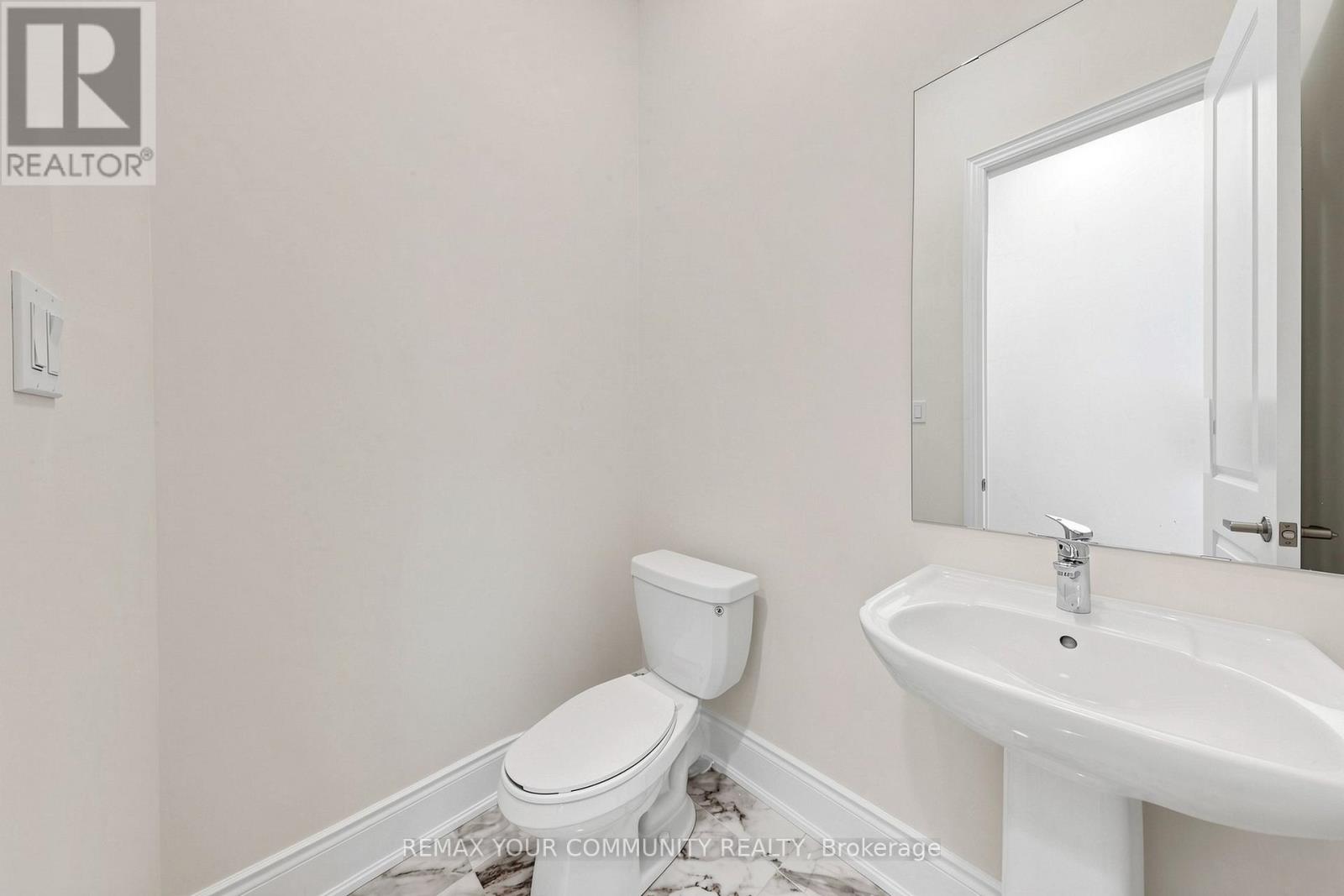 31 LORRAIN HAND CRESCENT - 11