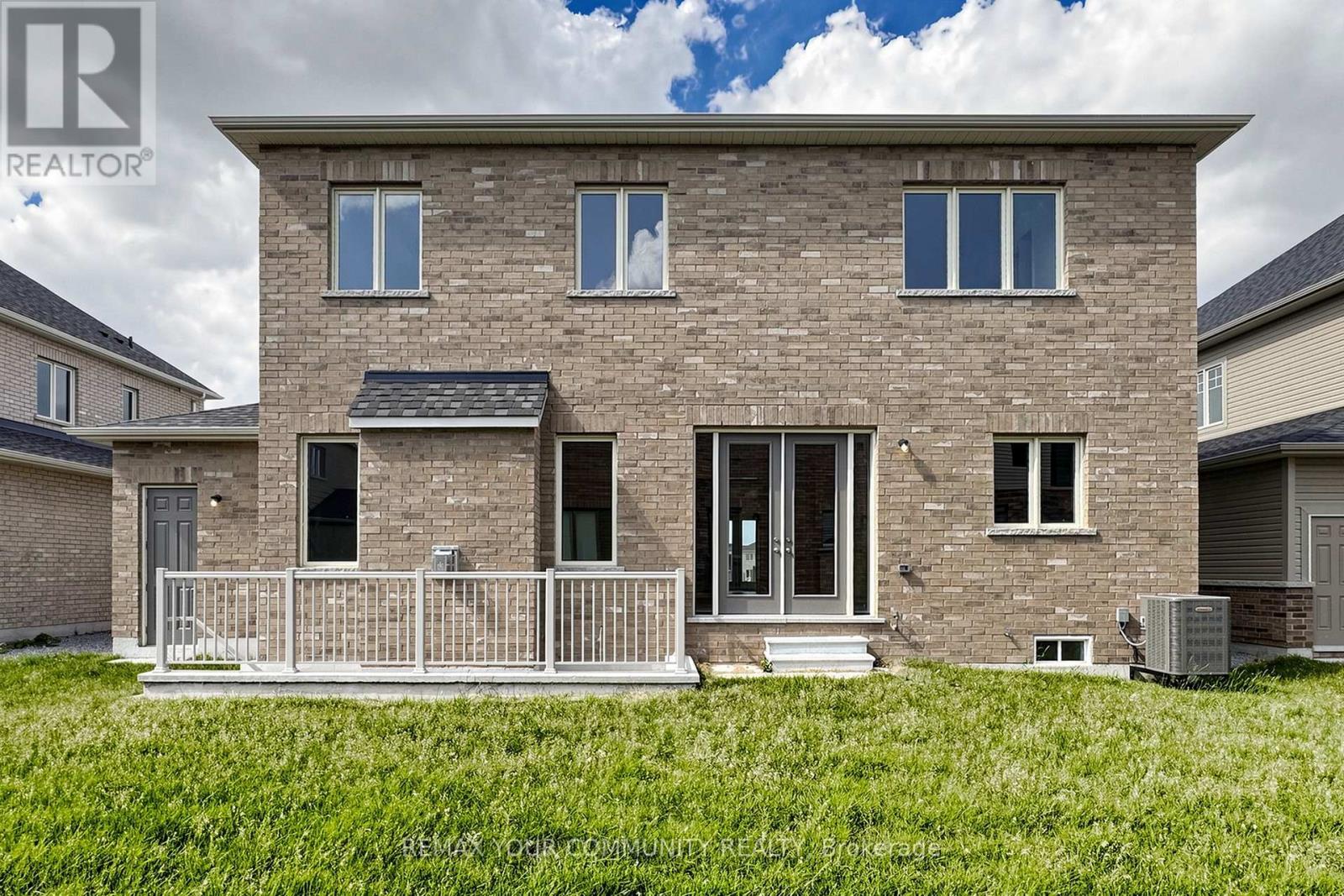 31 LORRAIN HAND CRESCENT - 28