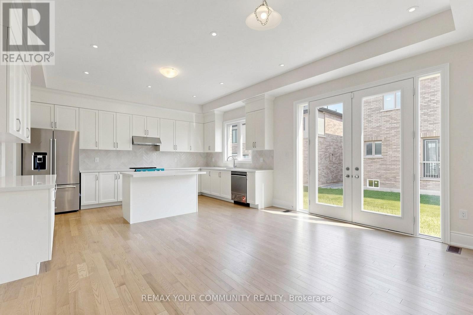 31 LORRAIN HAND CRESCENT - 6
