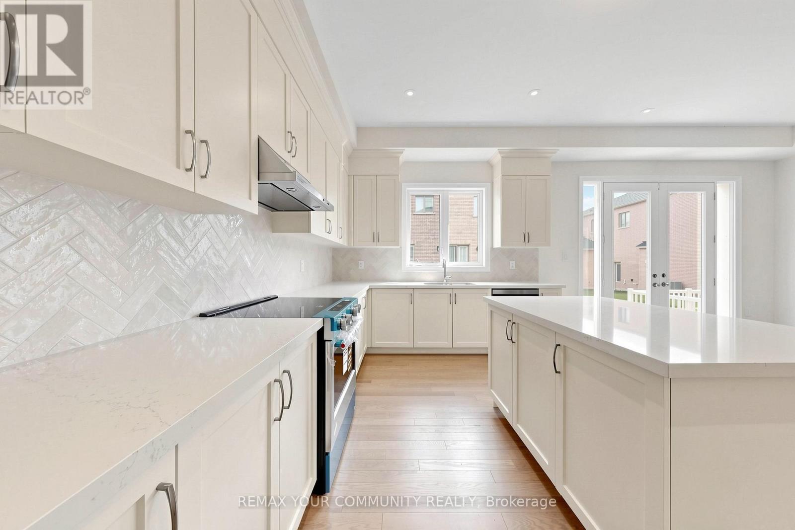 31 LORRAIN HAND CRESCENT - 8