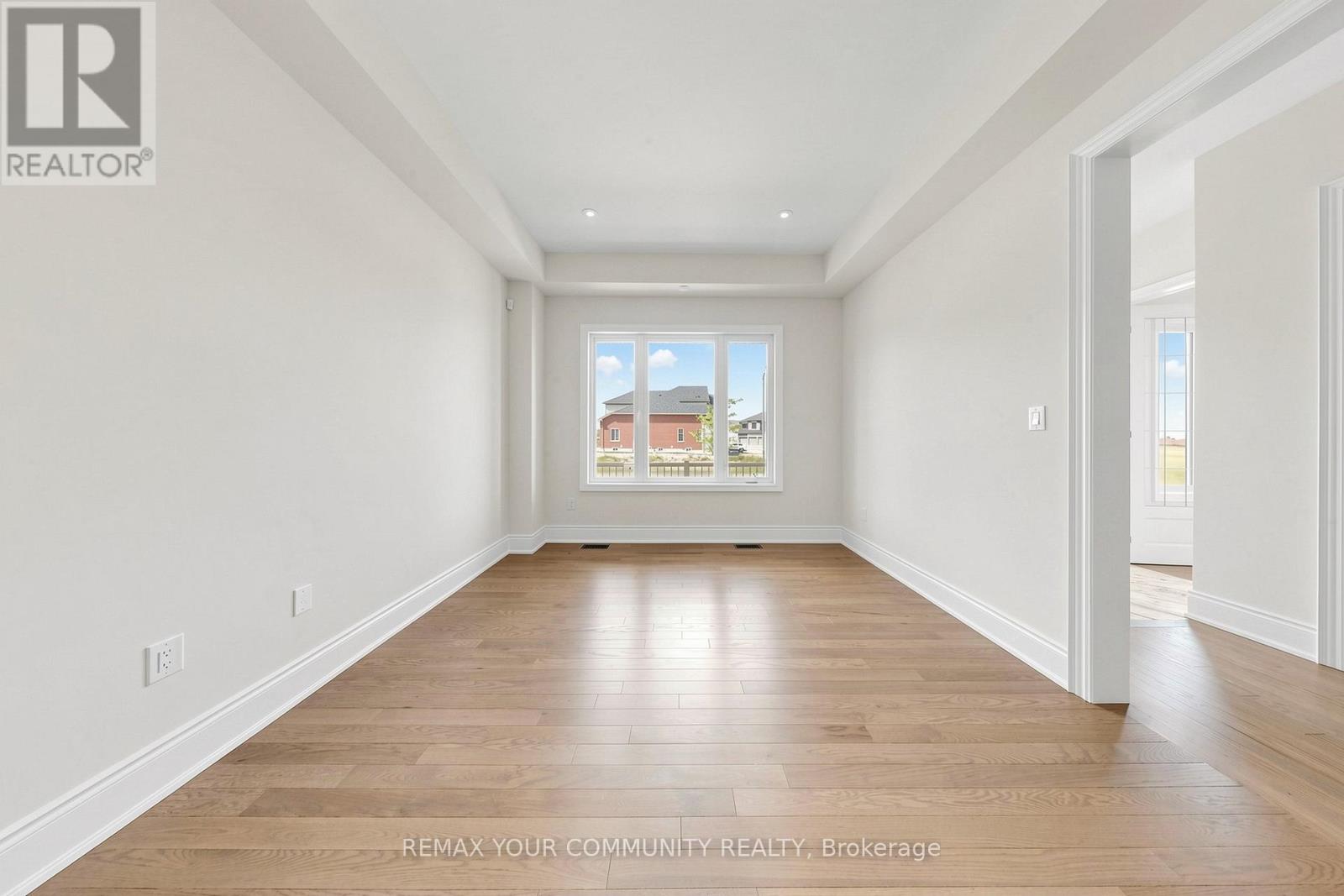 31 LORRAIN HAND CRESCENT - 4