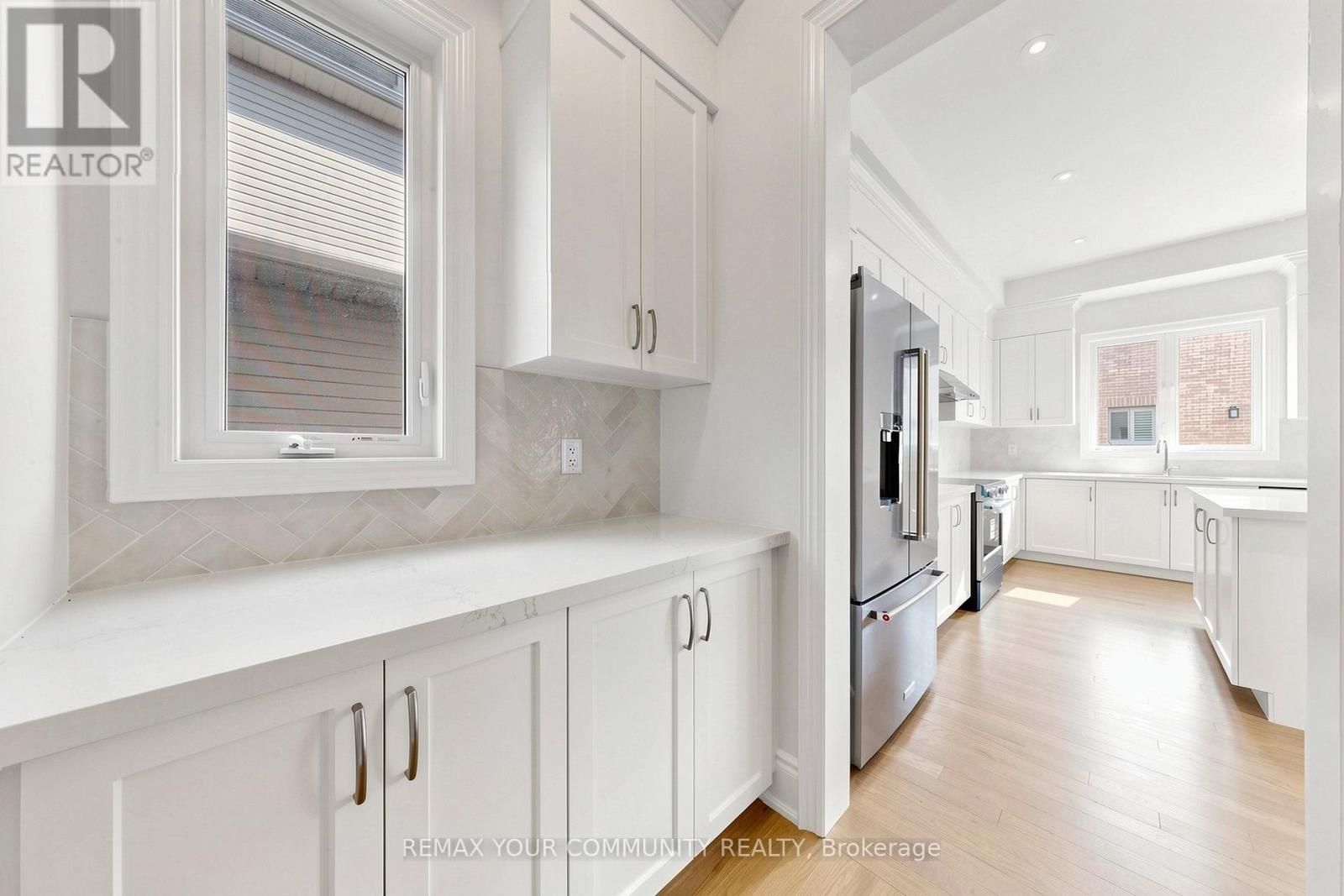 31 LORRAIN HAND CRESCENT - 7