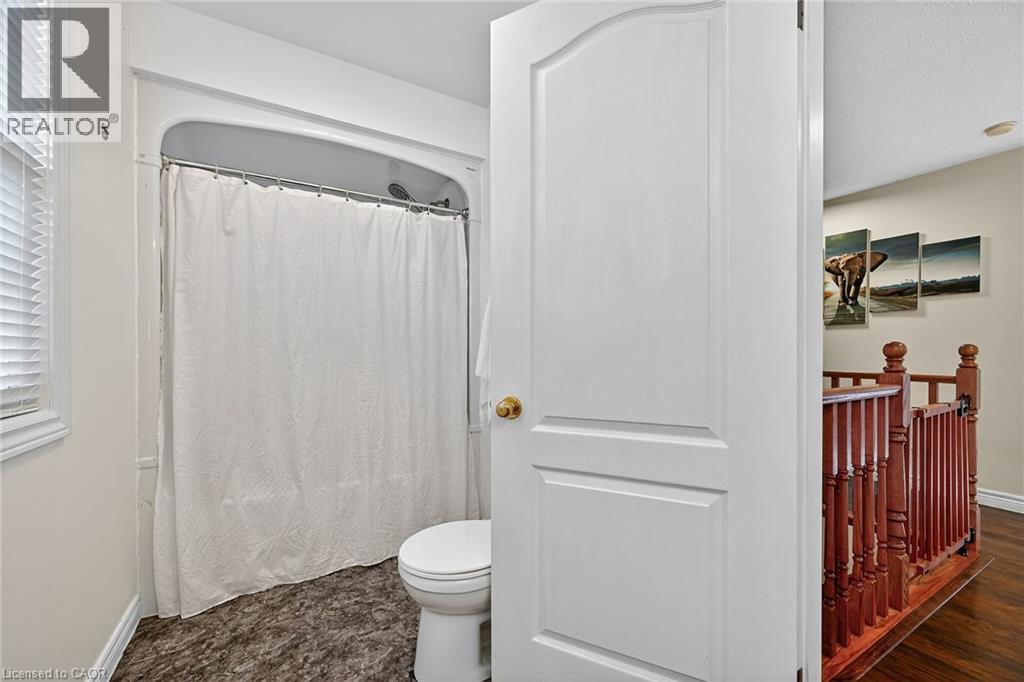 8 TALBOT Road - Image 30