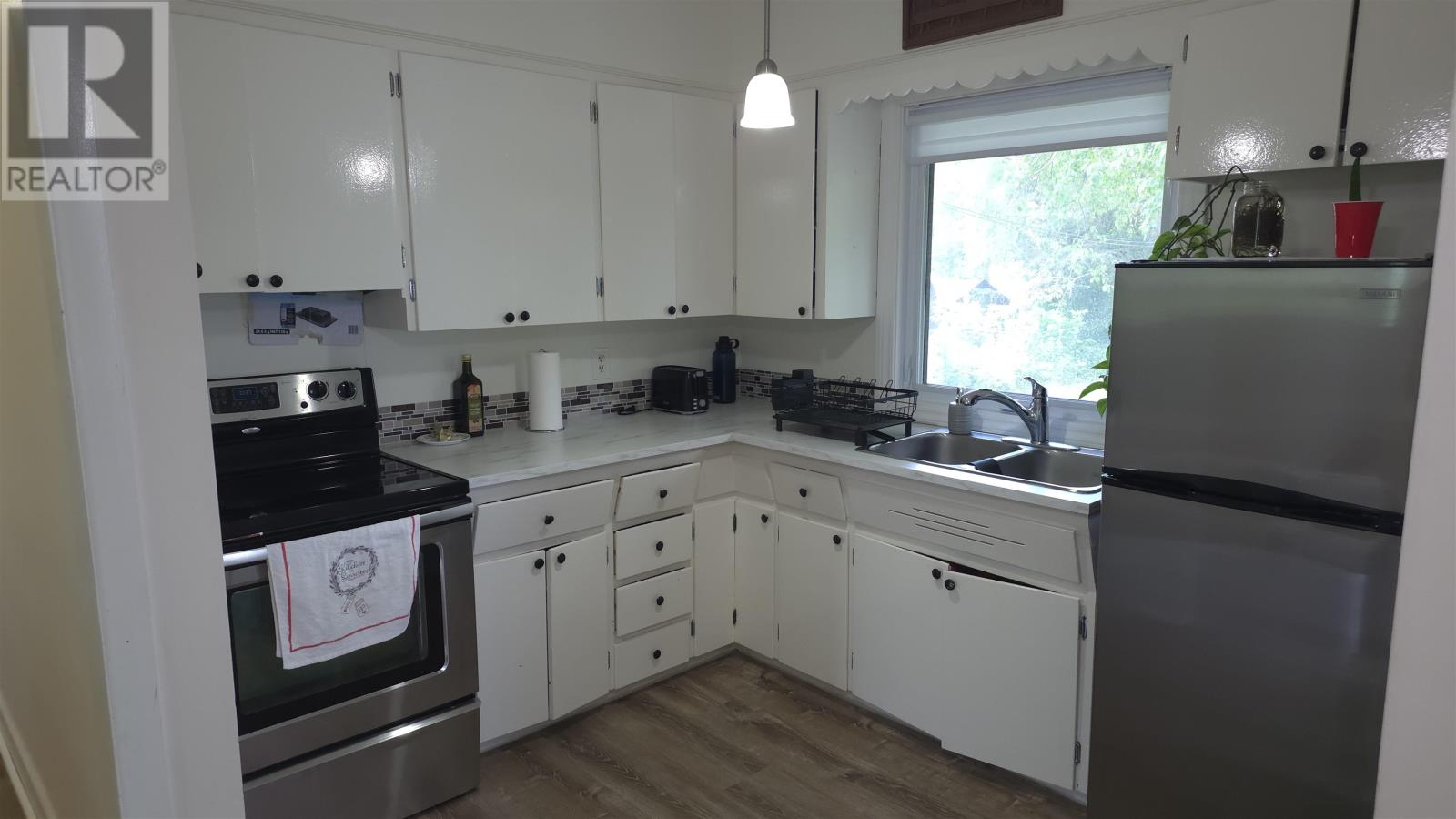 79 Maple CRES - 5