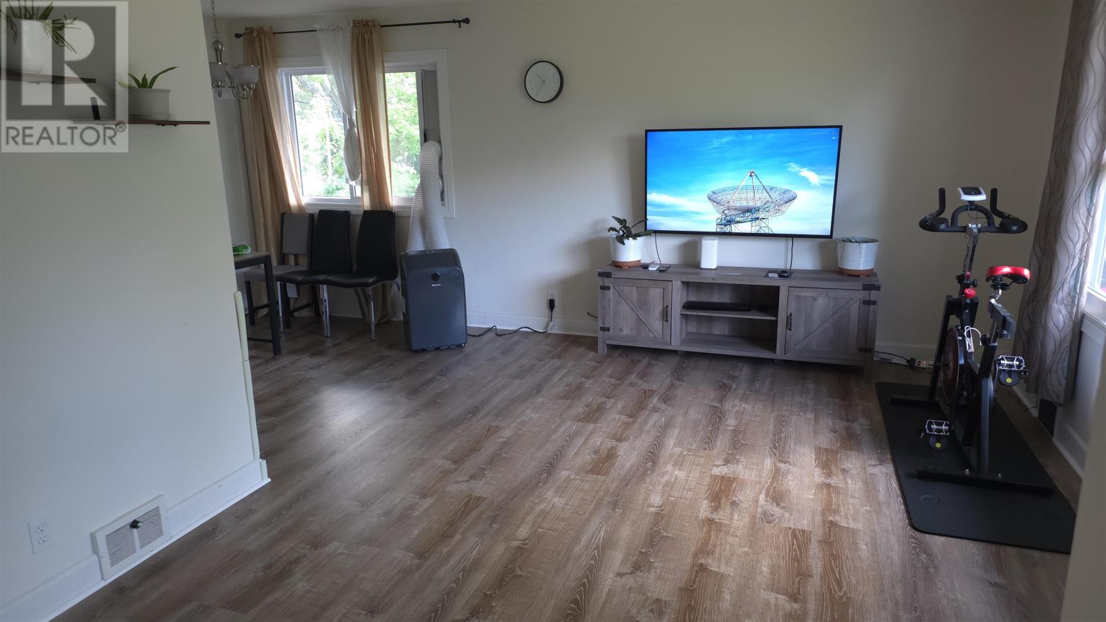 79 Maple CRES - 4