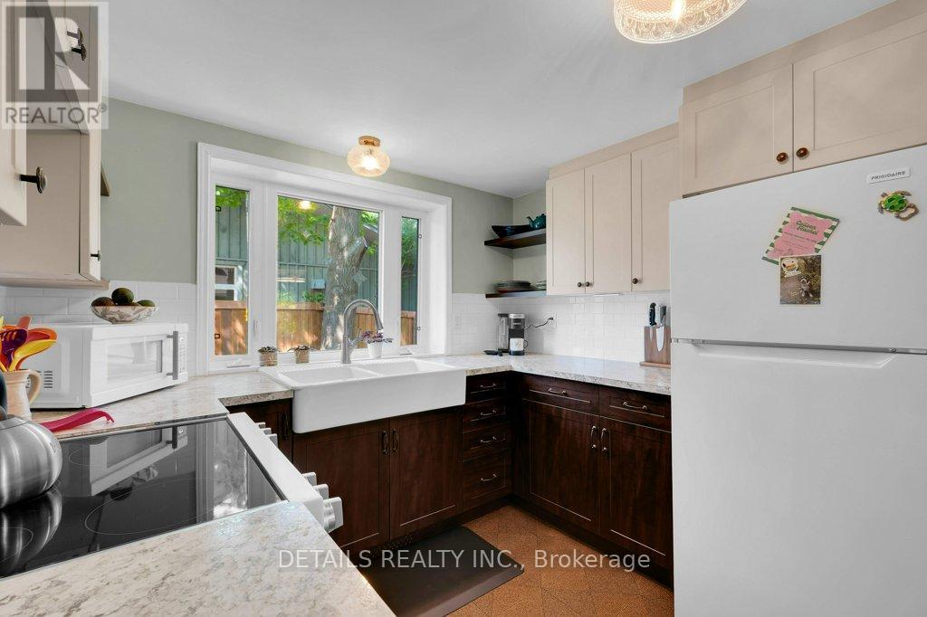 205 LEWIS STREET W - 18