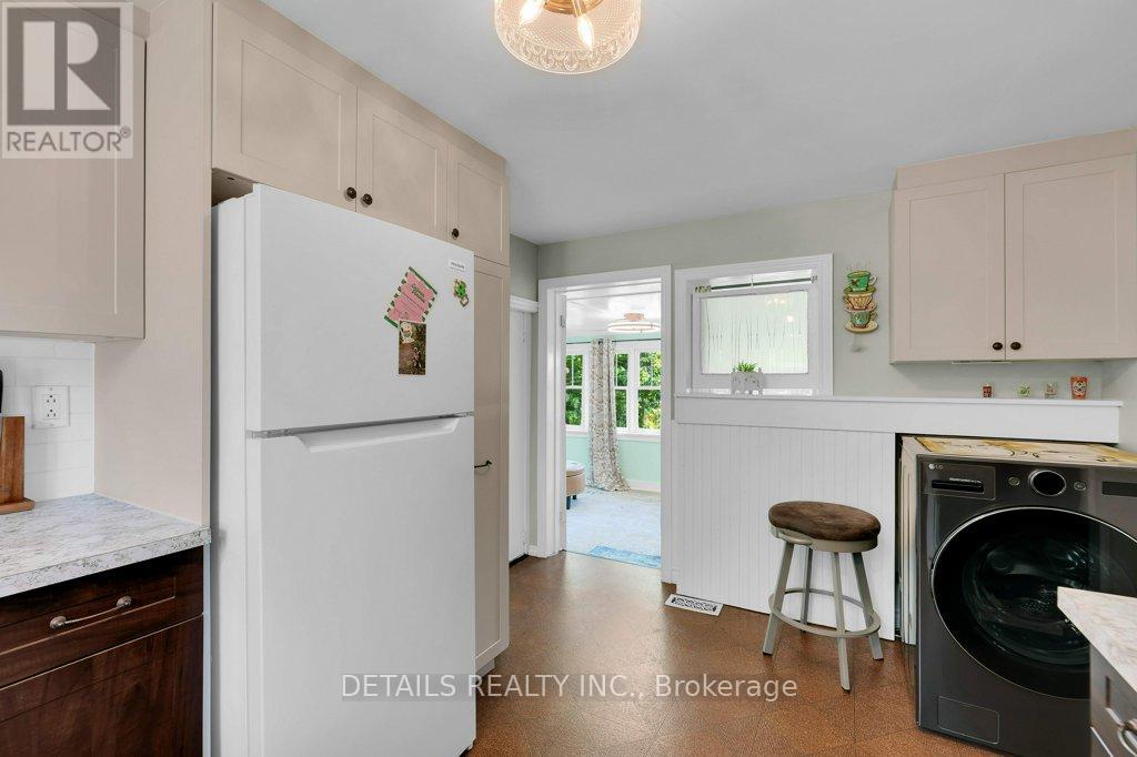 205 LEWIS STREET W - 19