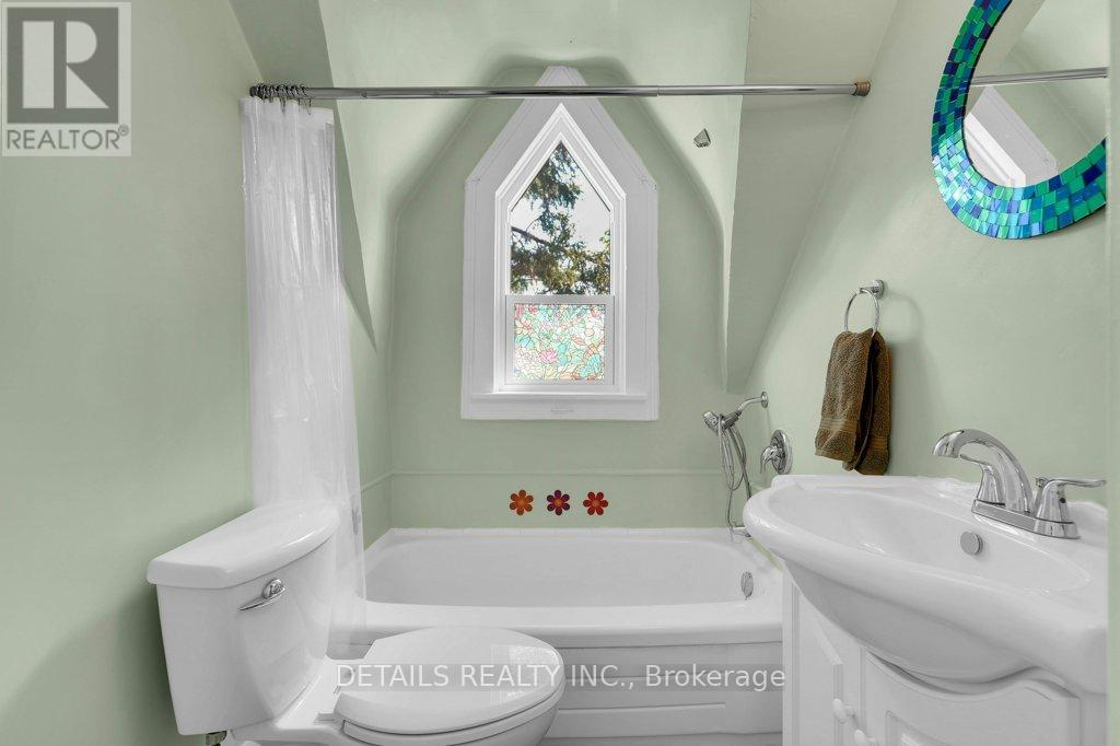 205 LEWIS STREET W - 34