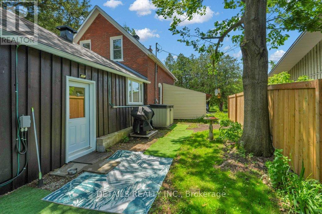 205 LEWIS STREET W - 35