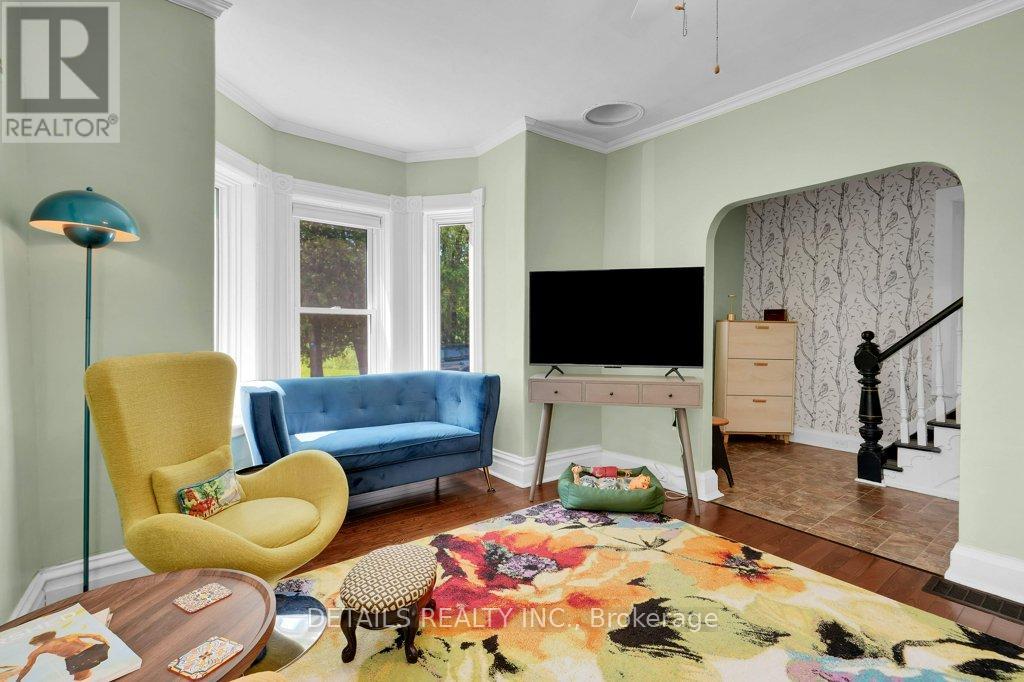 205 LEWIS STREET W - 9