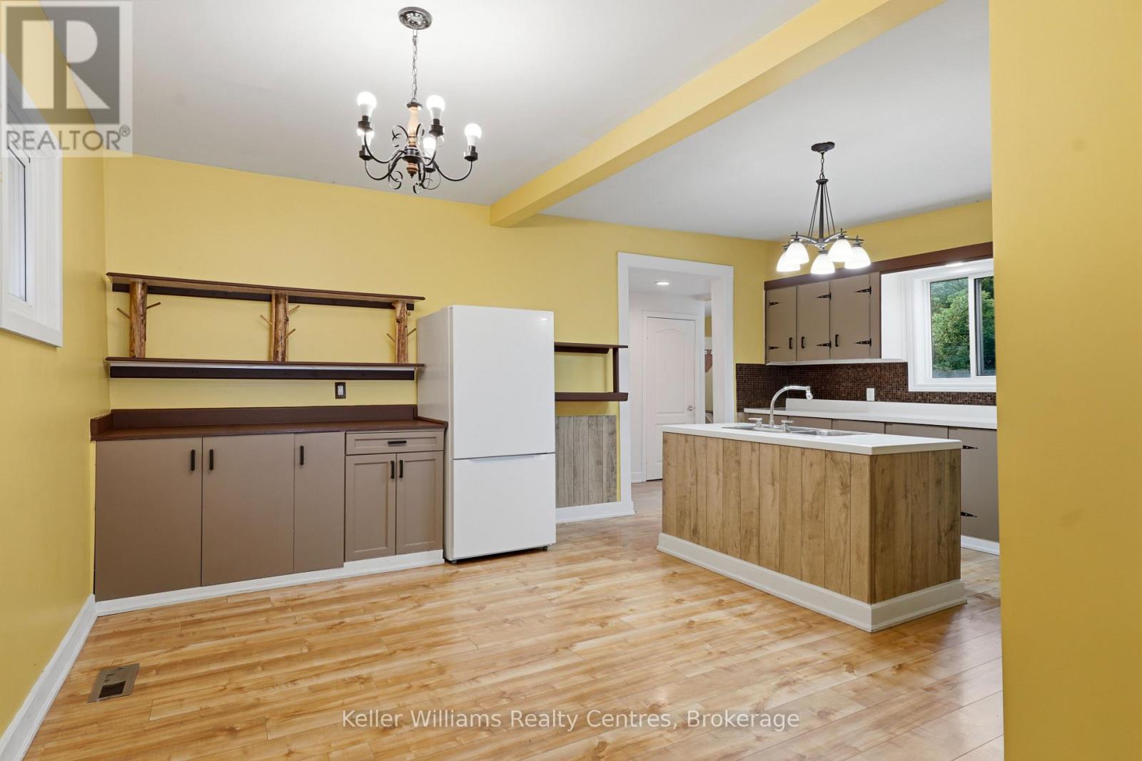 243 QUEEN STREET W - 14
