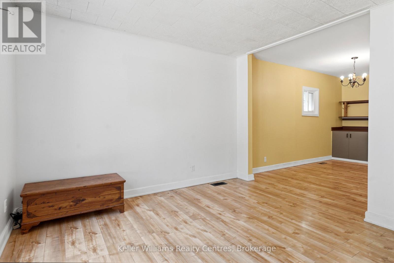 243 QUEEN STREET W - 17