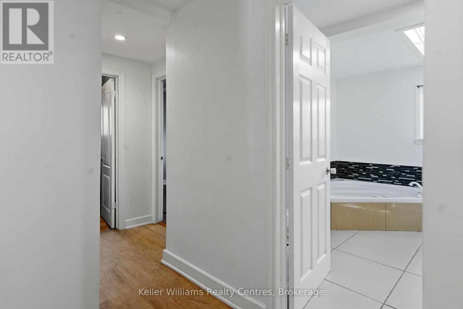 243 QUEEN STREET W - 18