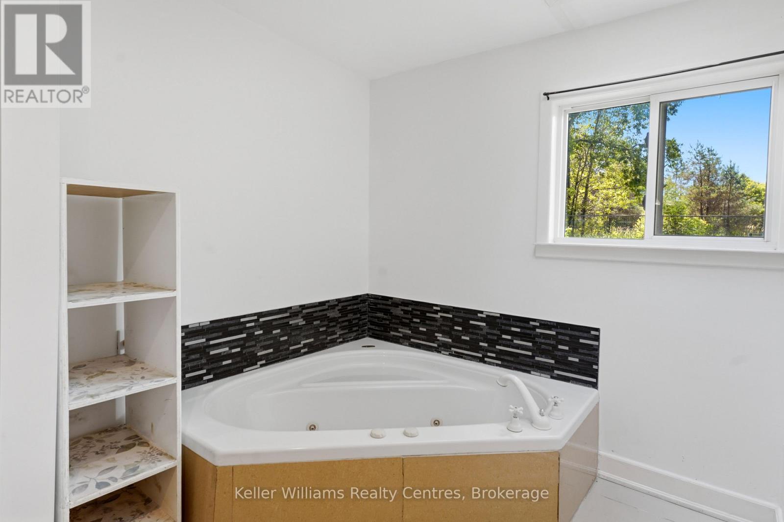 243 QUEEN STREET W - 20