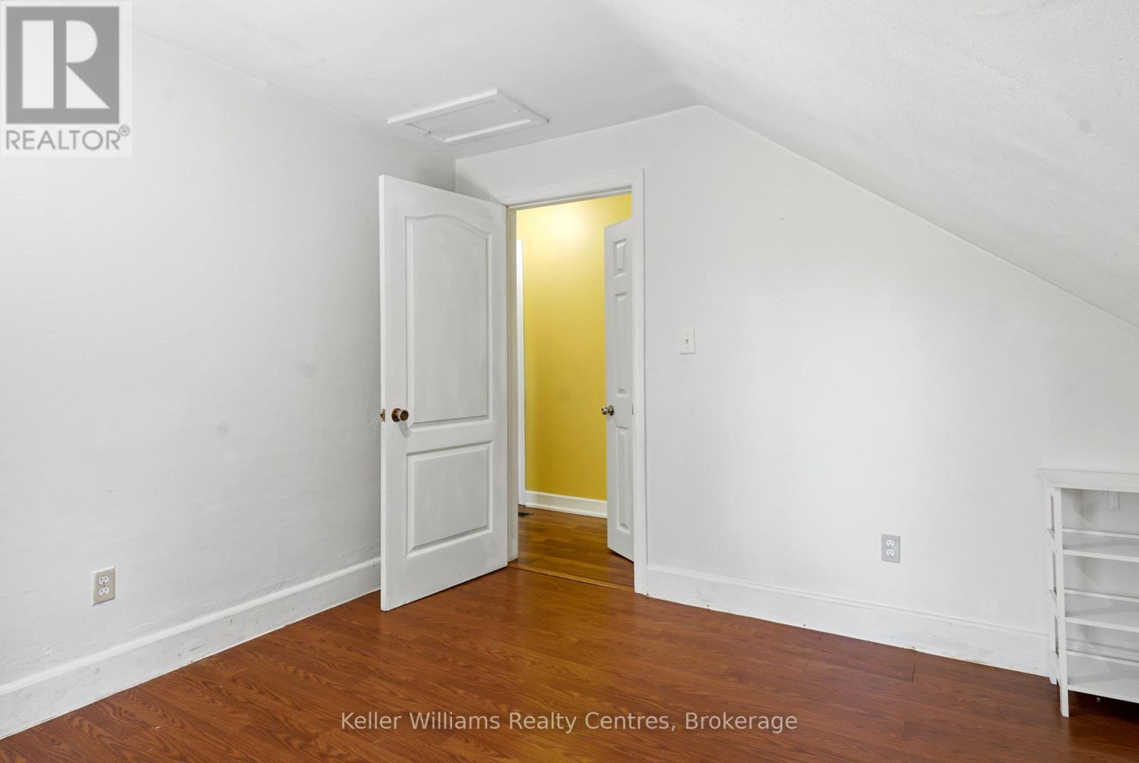 243 QUEEN STREET W - 32