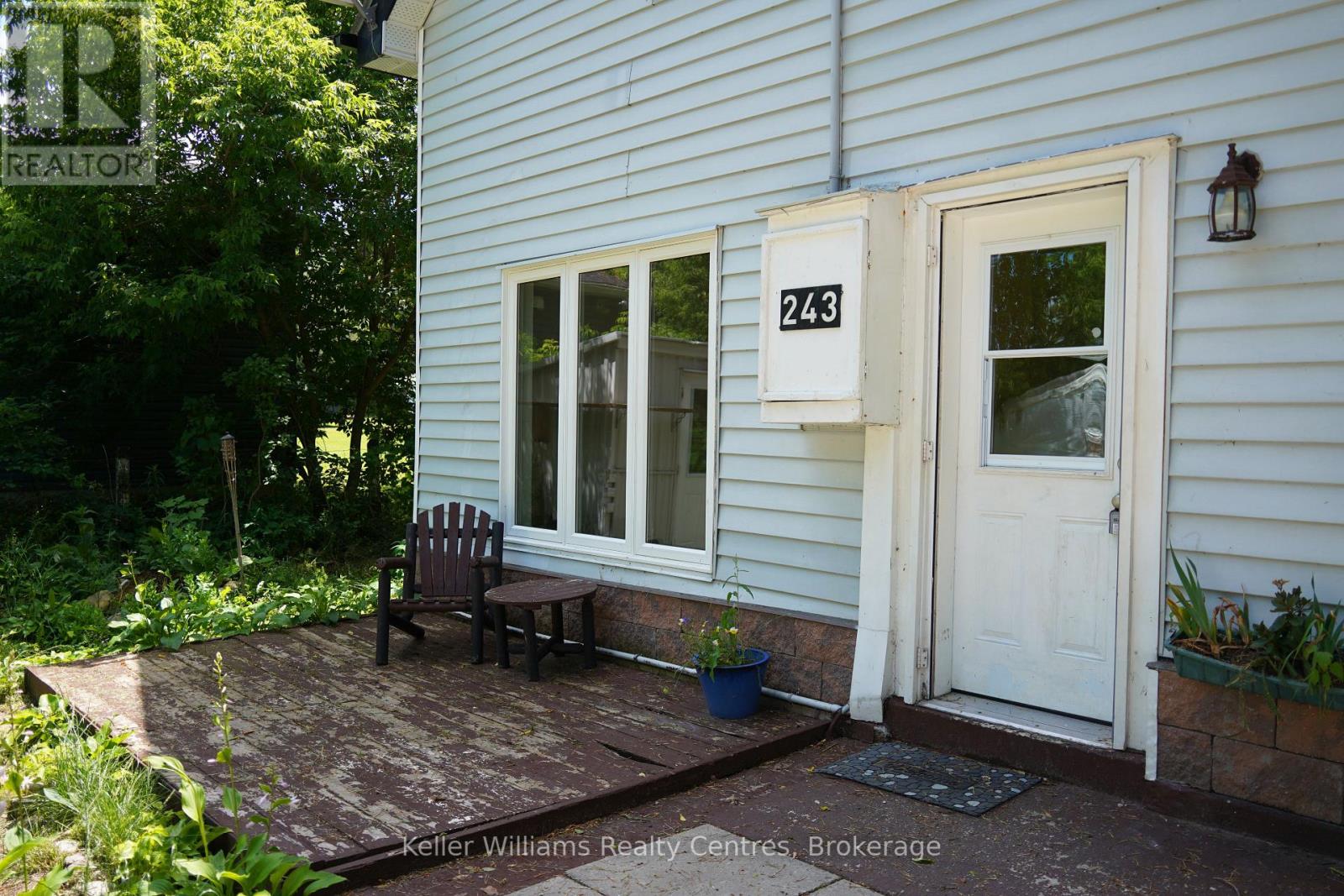 243 QUEEN STREET W - 6