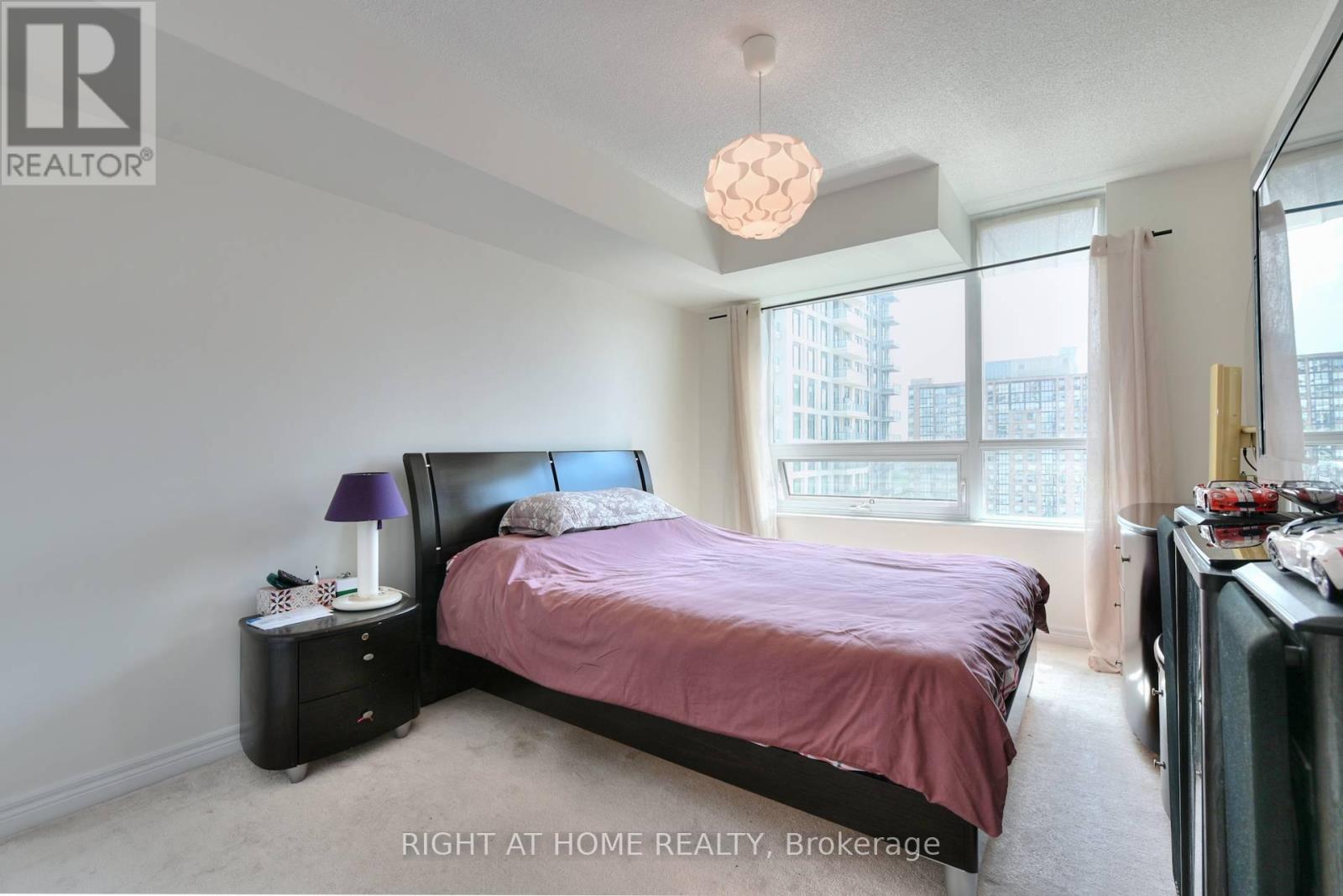 #2005 208 ENFIELD PLACE - Image 13