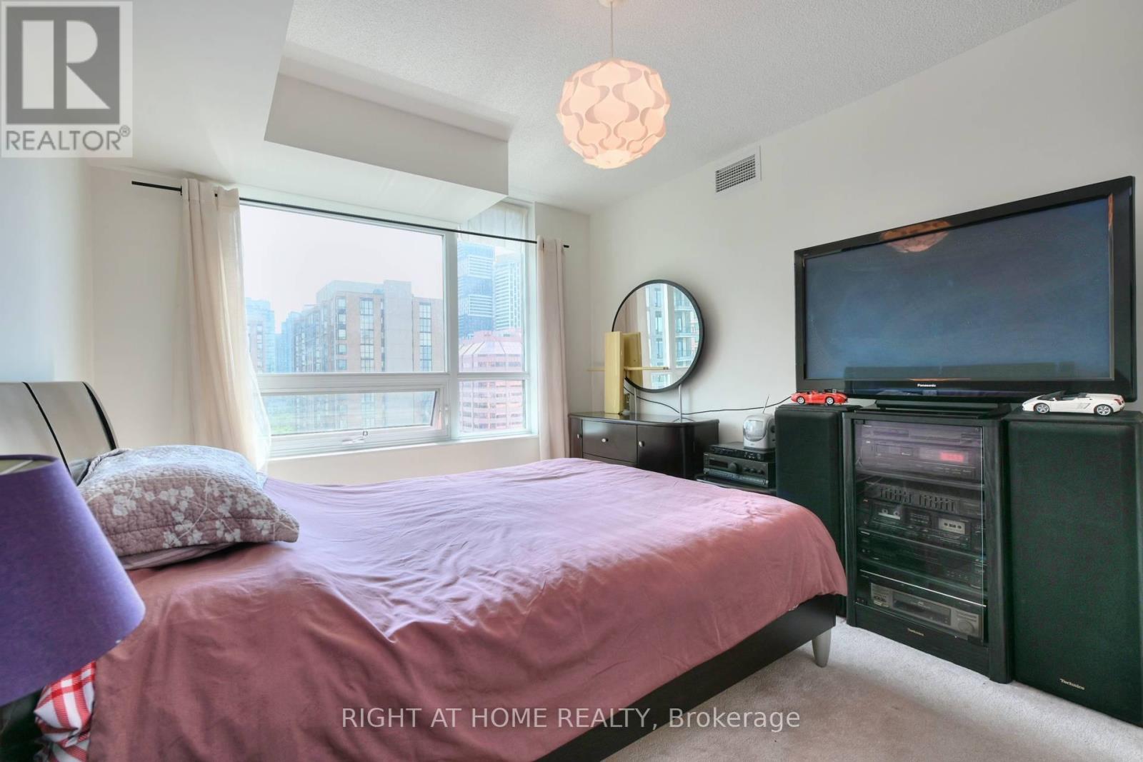 #2005 208 ENFIELD PLACE - Image 14