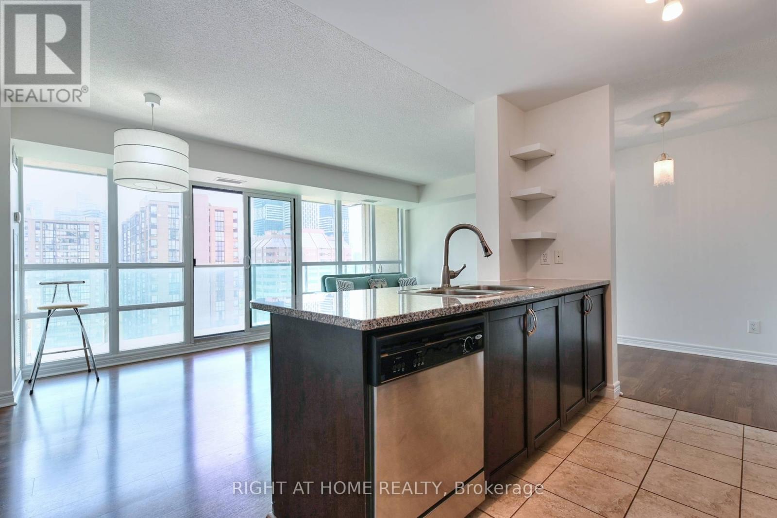 #2005 208 ENFIELD PLACE - Image 6