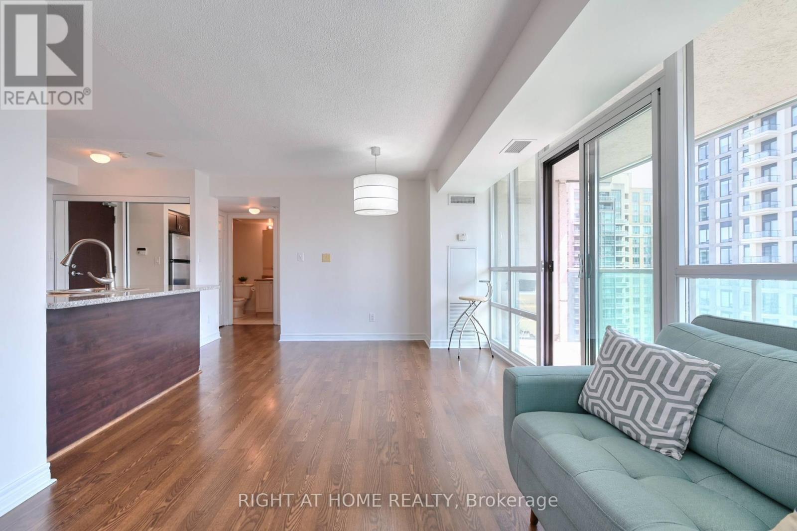 #2005 208 ENFIELD PLACE - Image 9