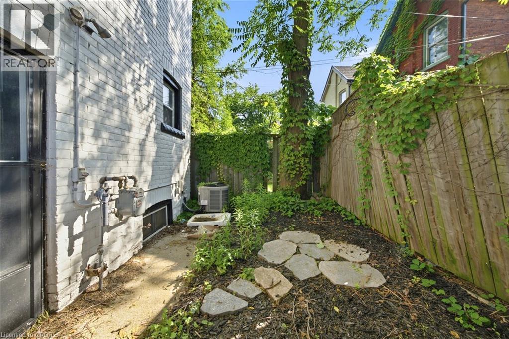 73 PETER Street - 25