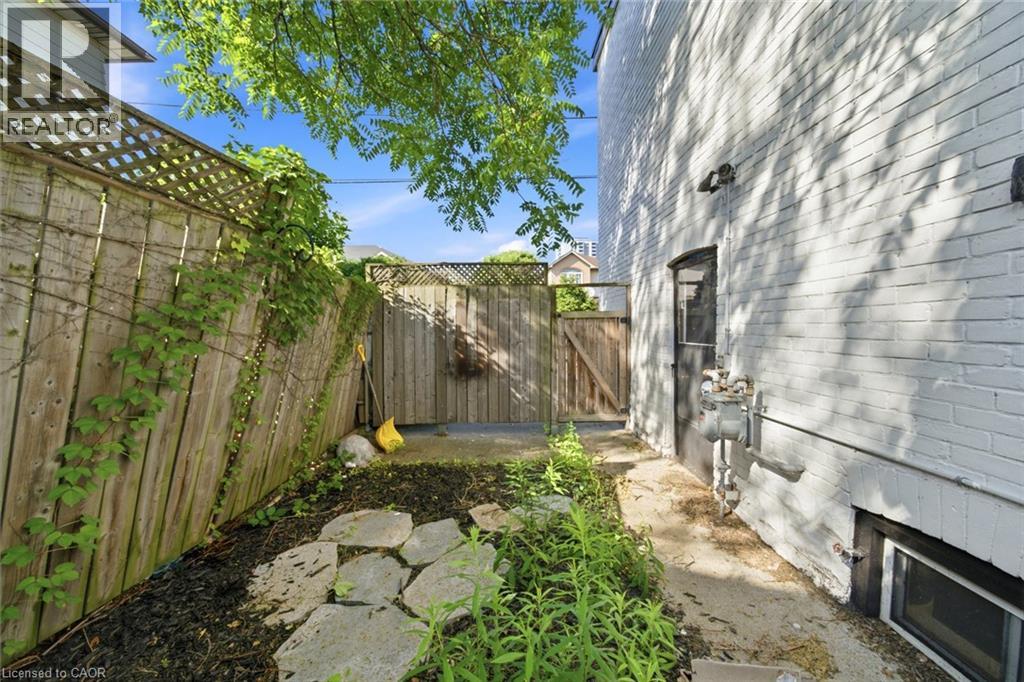 73 PETER Street - 26