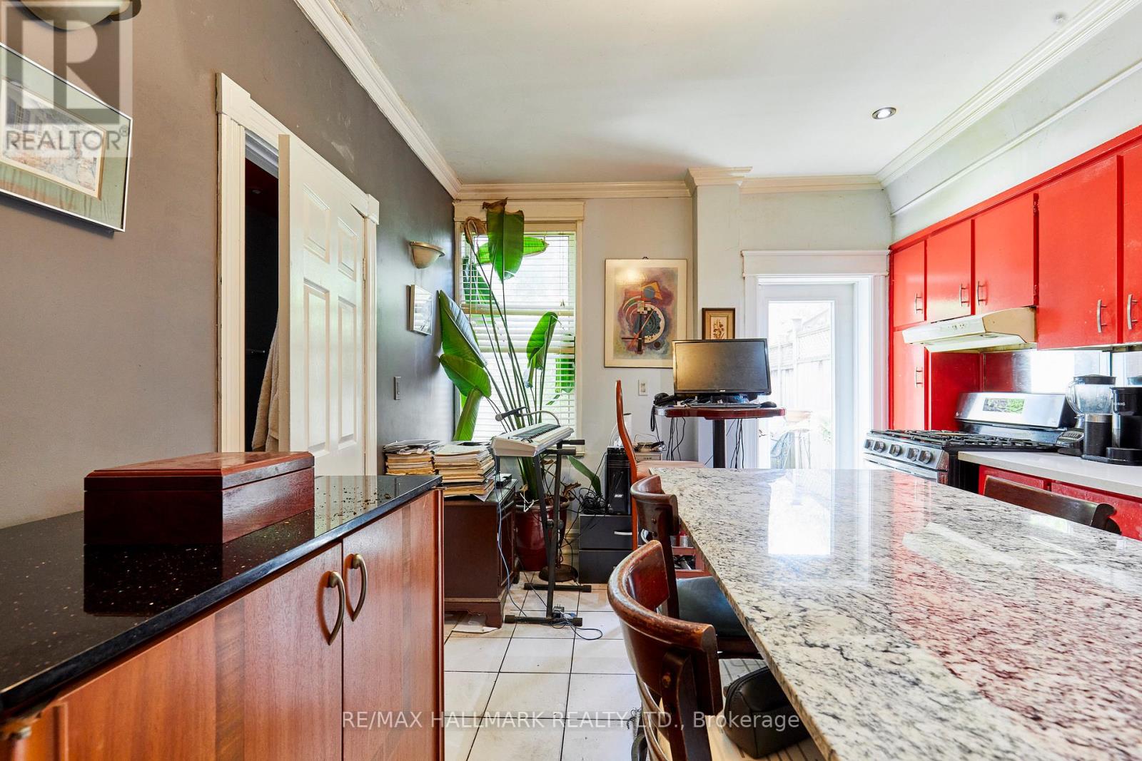 837 GLADSTONE AVENUE - Image 8