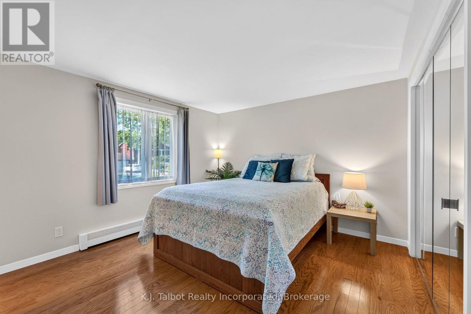 232 PICTON STREET W - 26
