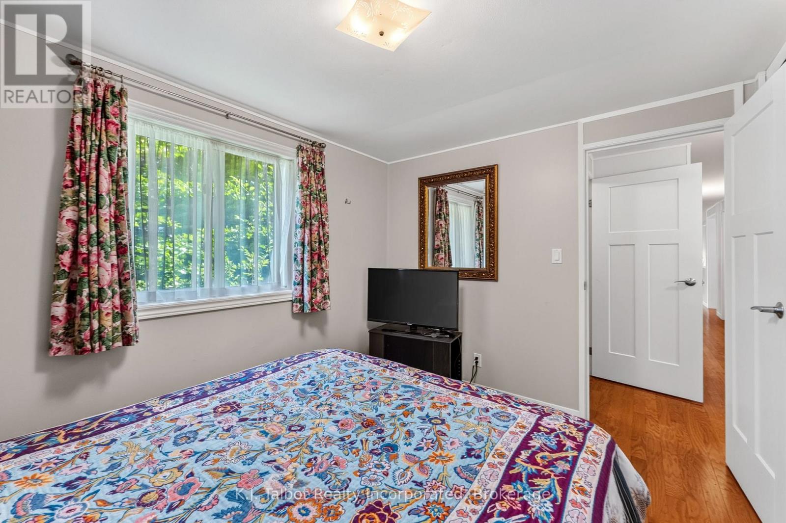 232 PICTON STREET W - 31