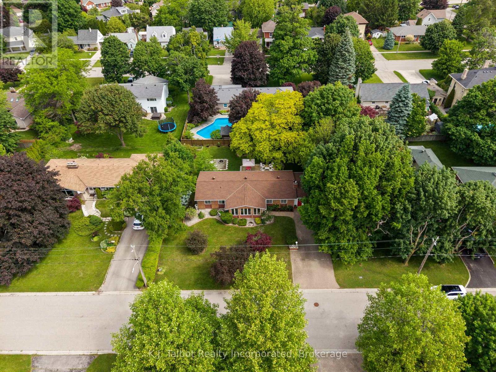 232 PICTON STREET W - 42