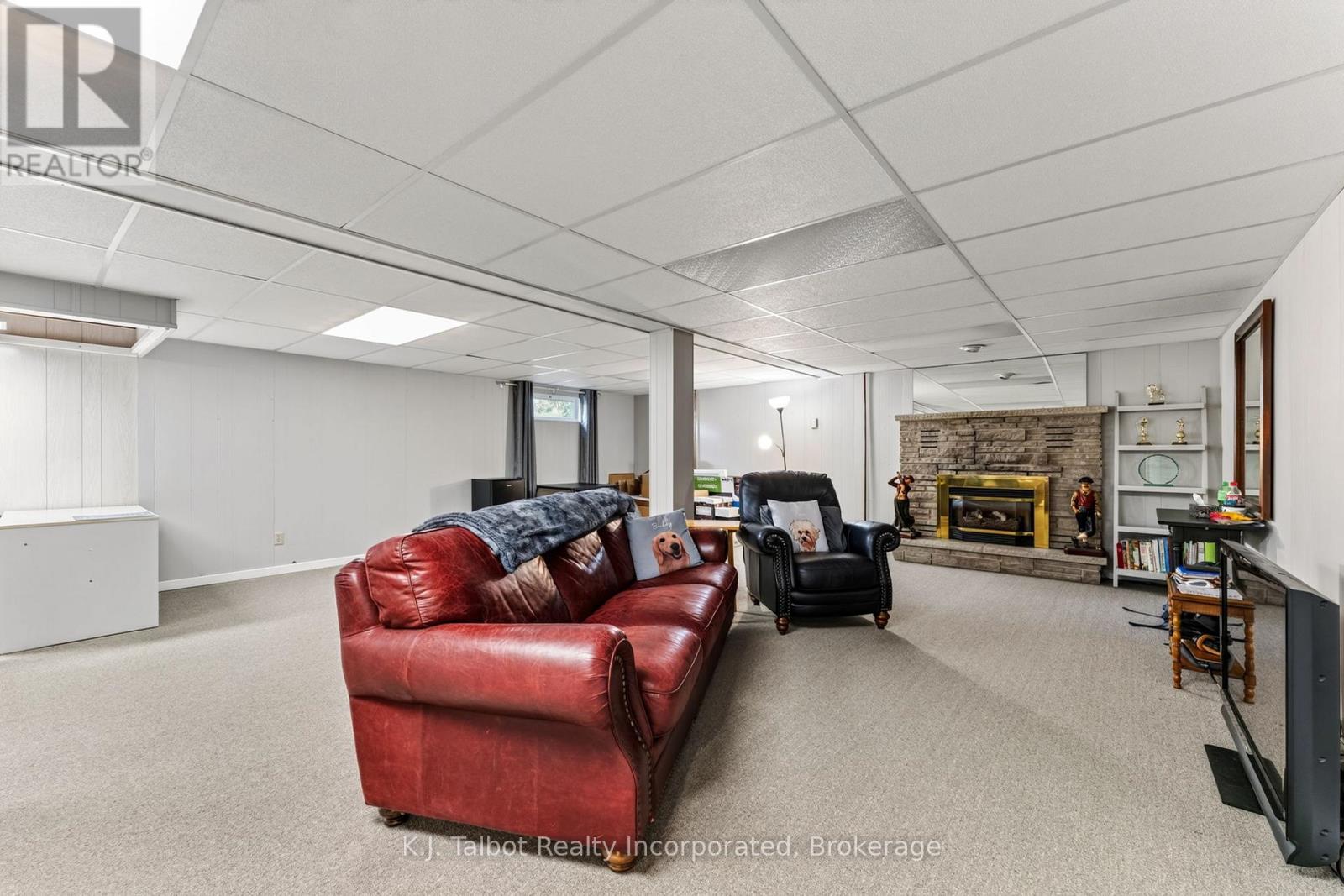 232 PICTON STREET W - 32