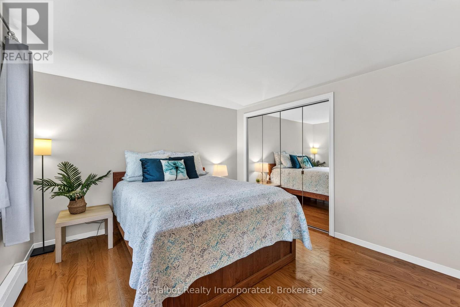 232 PICTON STREET W - 27