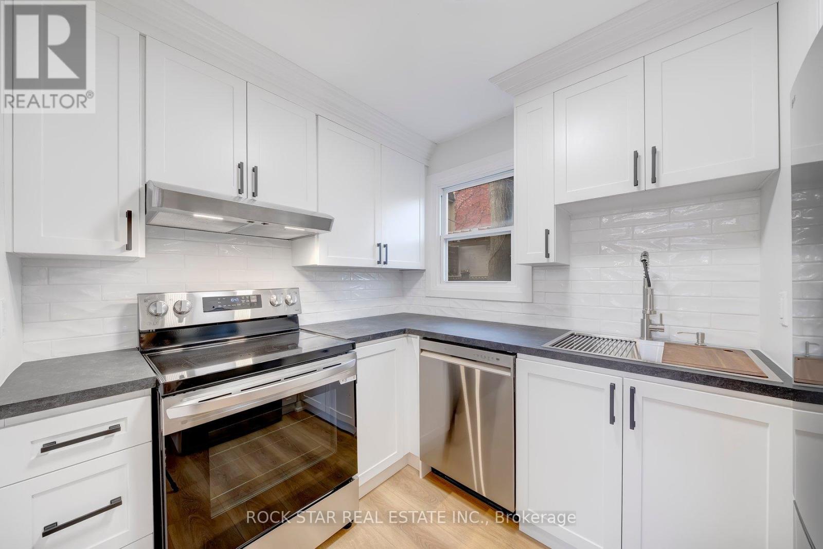 73 PETER STREET - 11