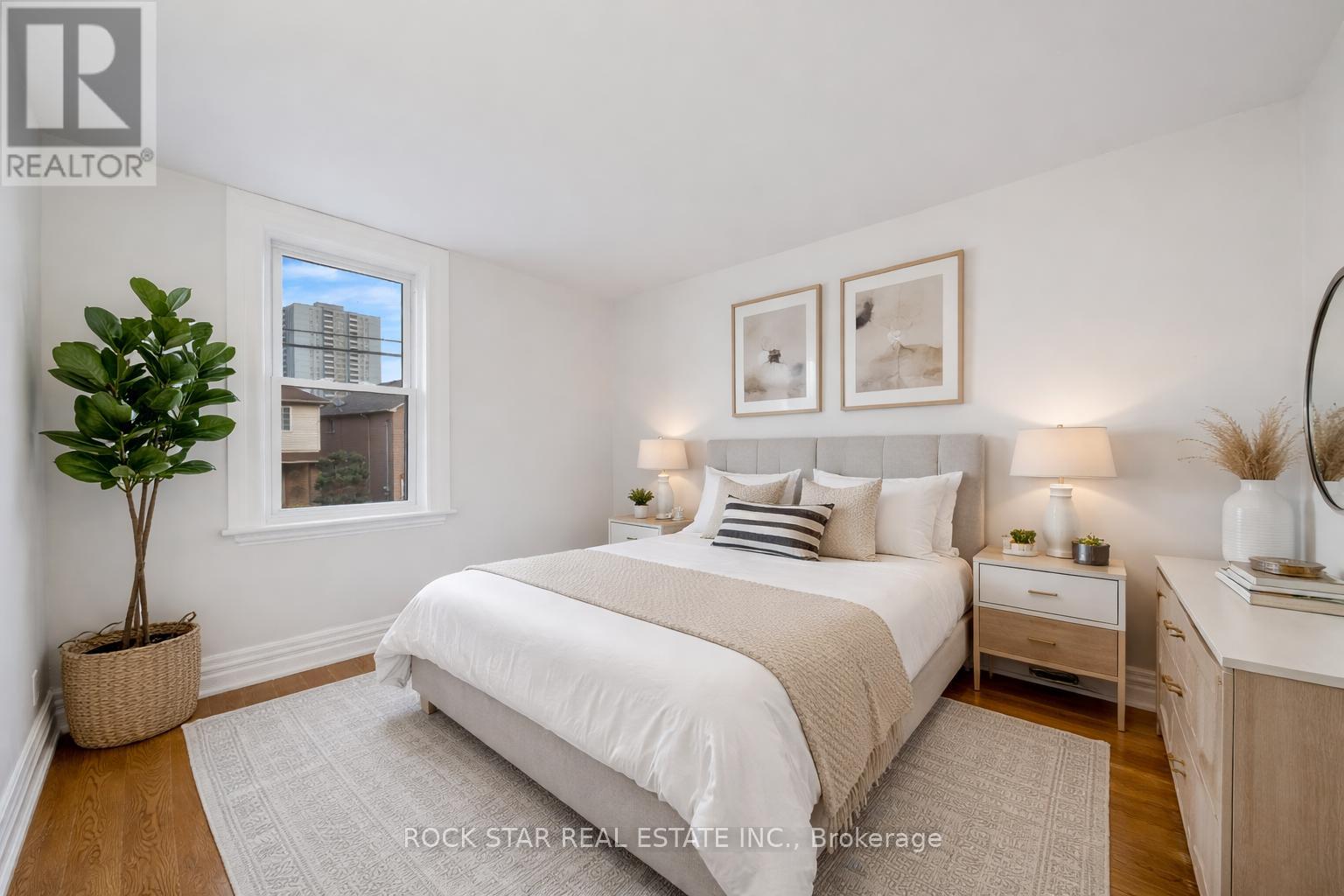 73 PETER STREET - 15