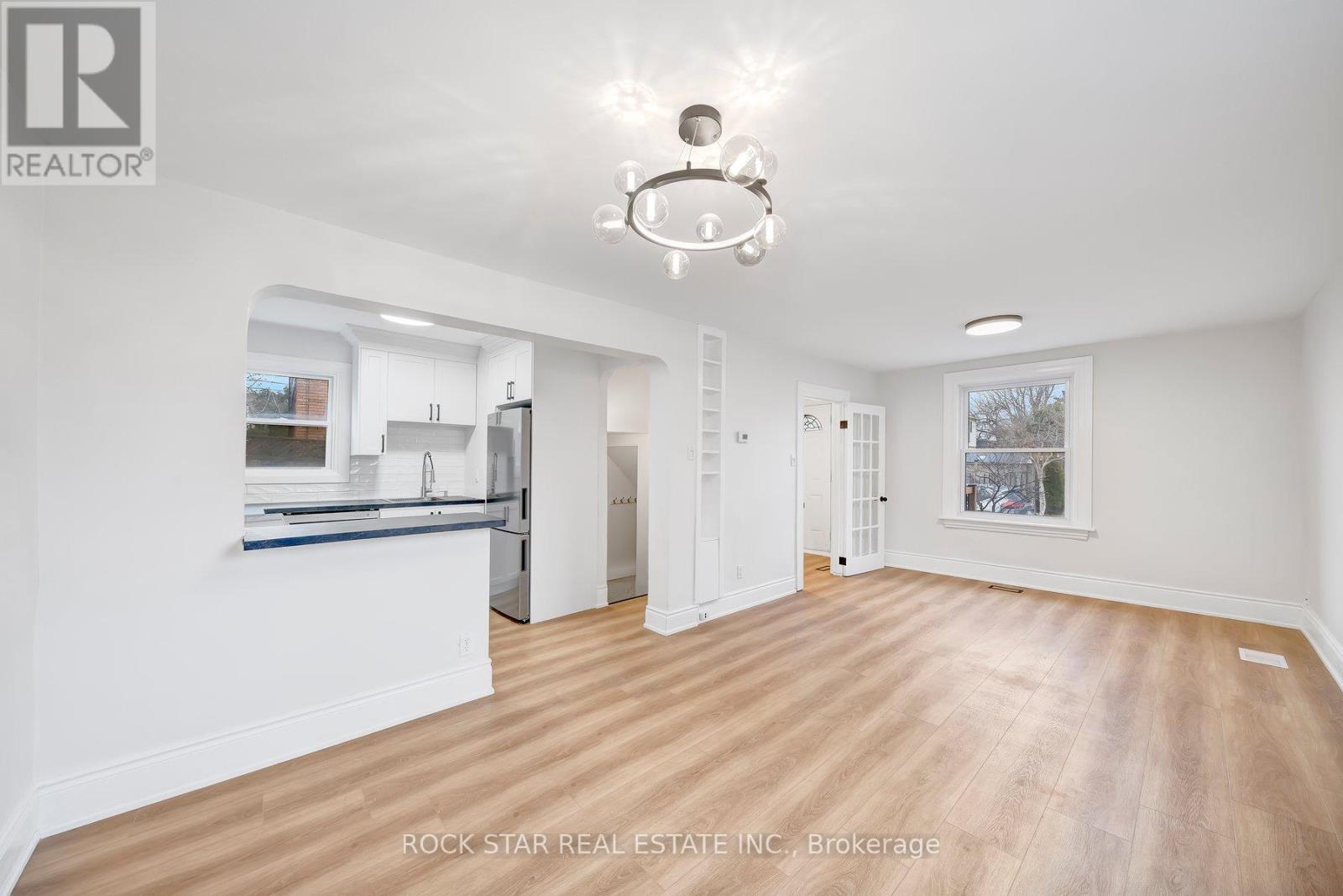 73 PETER STREET - 9