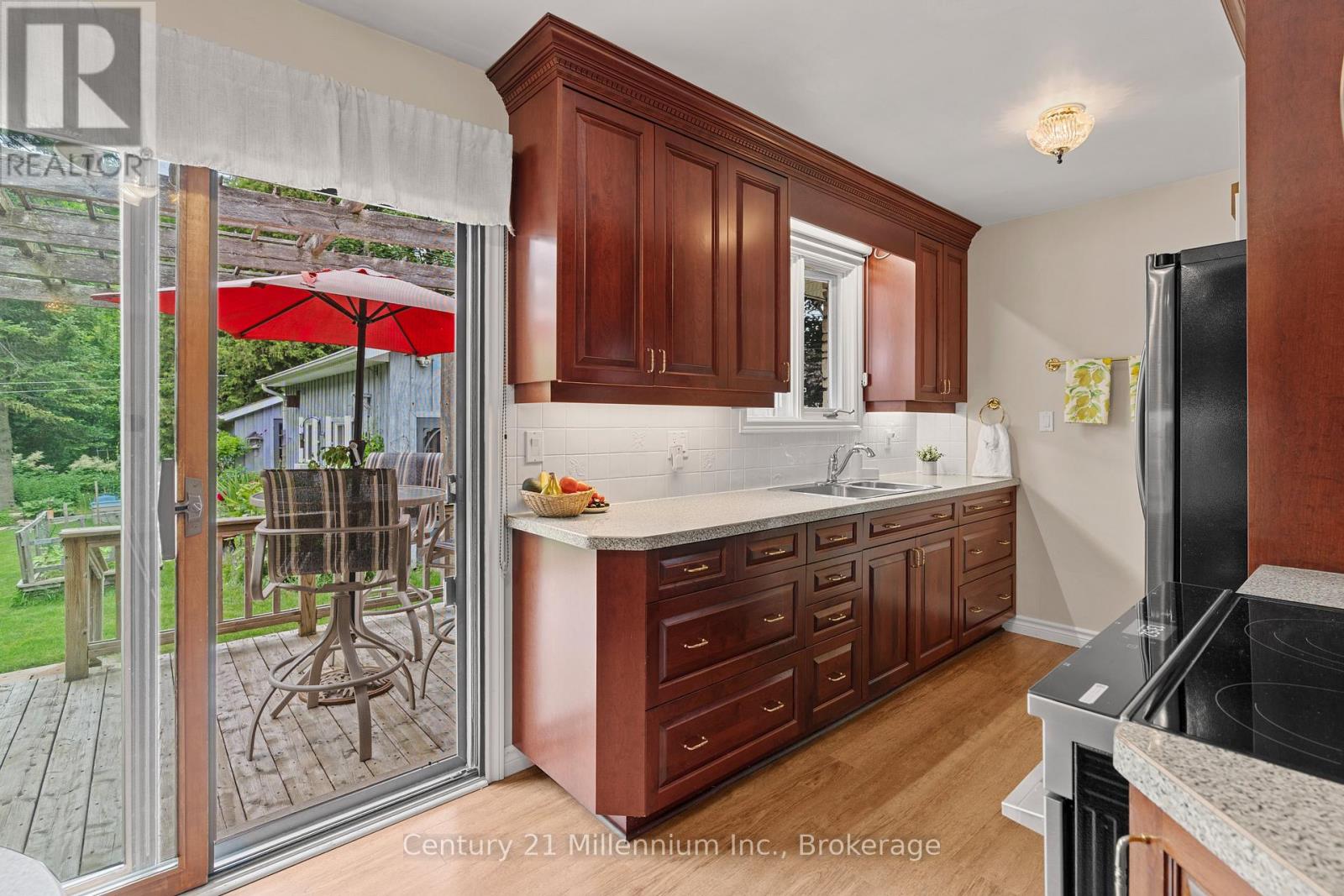 128 7TH AVENUE E - 21