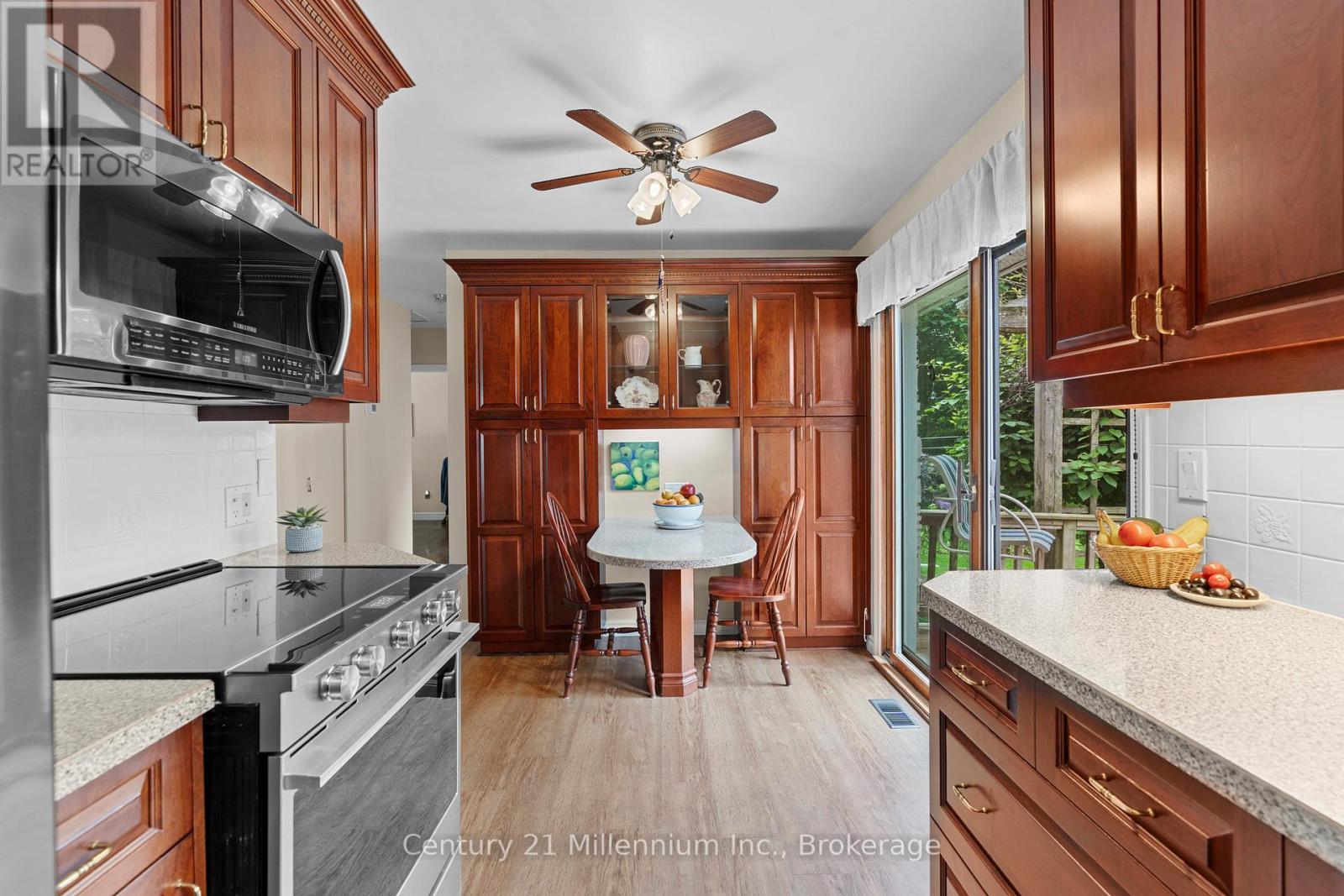 128 7TH AVENUE E - 22