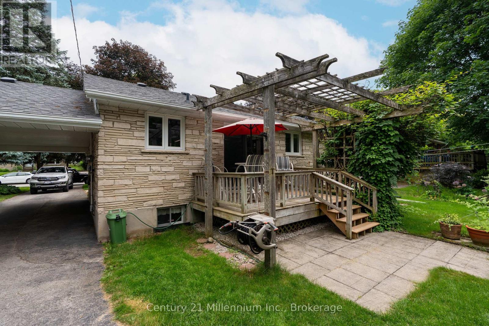 128 7TH AVENUE E - 40