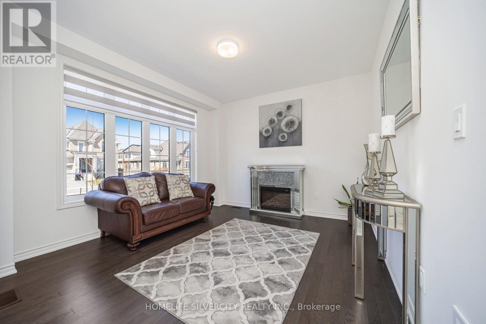 4 SANDHILL CRESCENT - 10