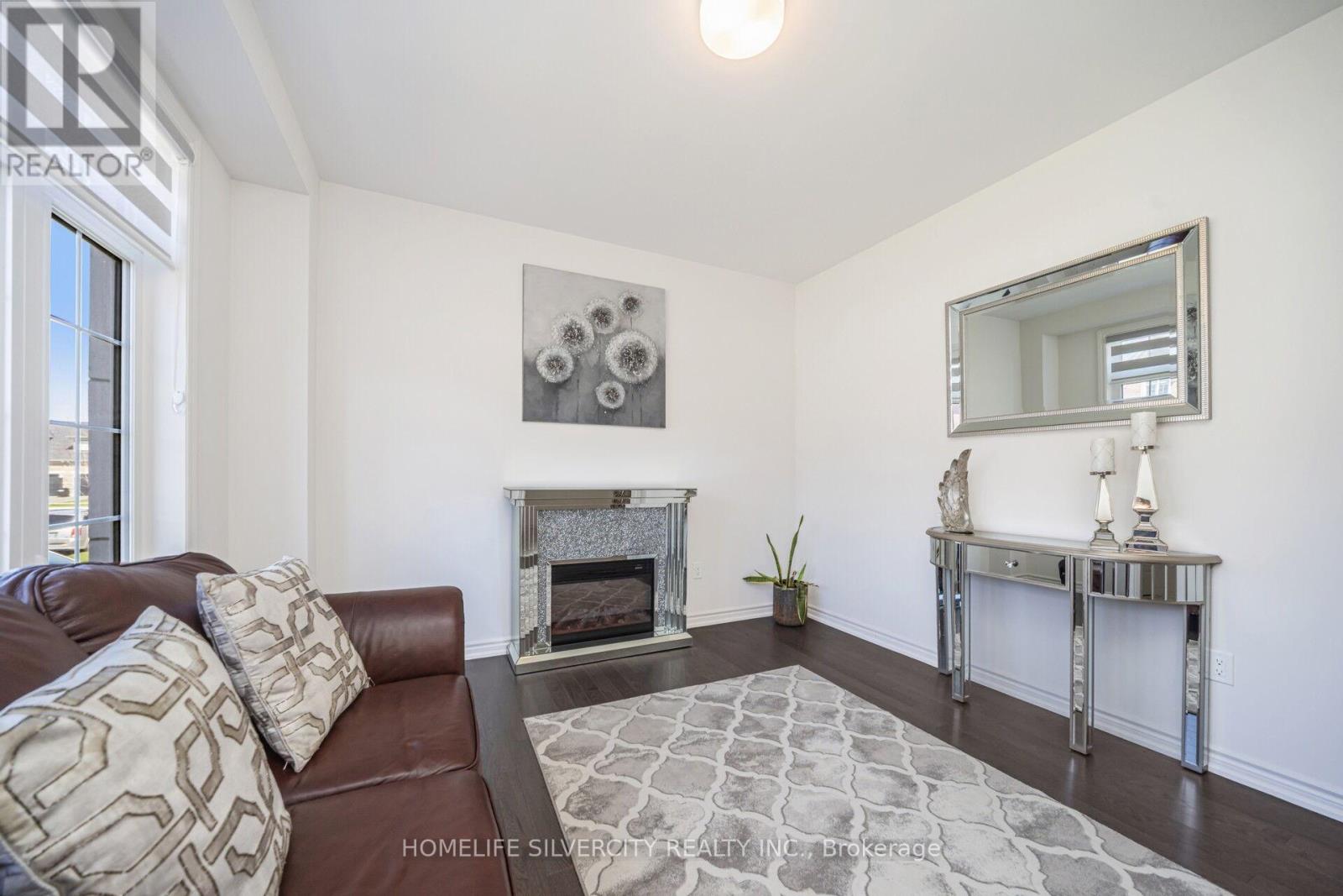4 SANDHILL CRESCENT - 11