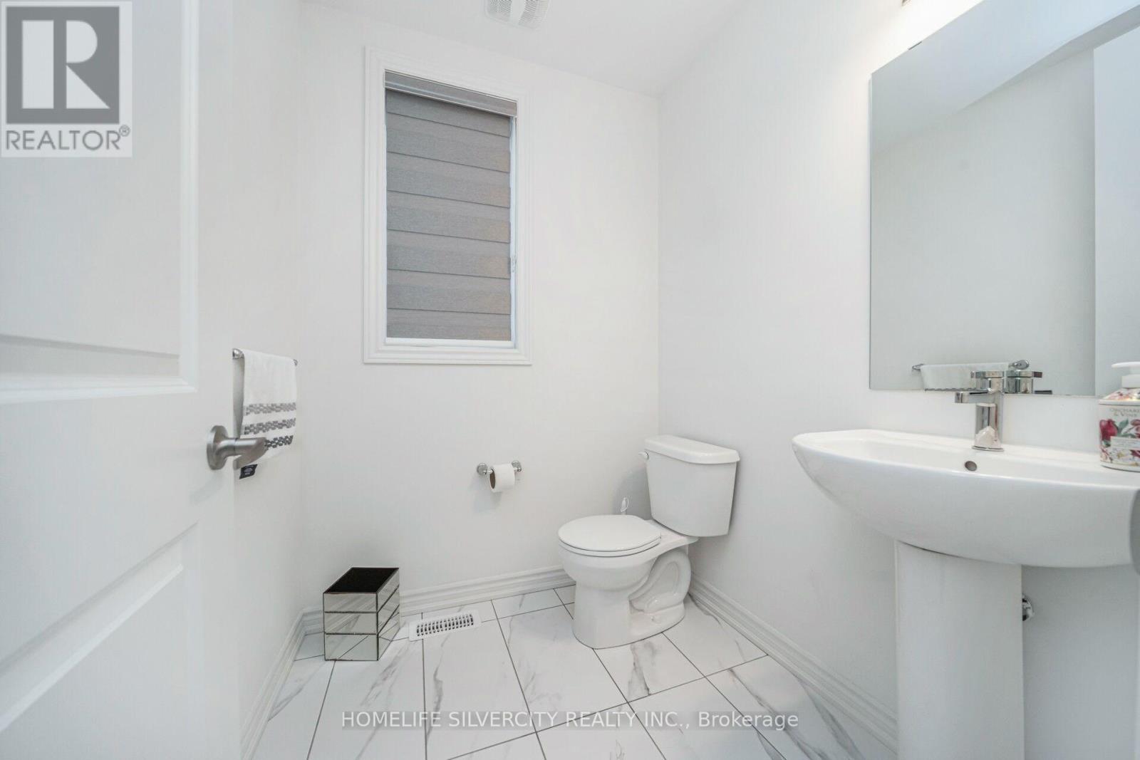 4 SANDHILL CRESCENT - 12