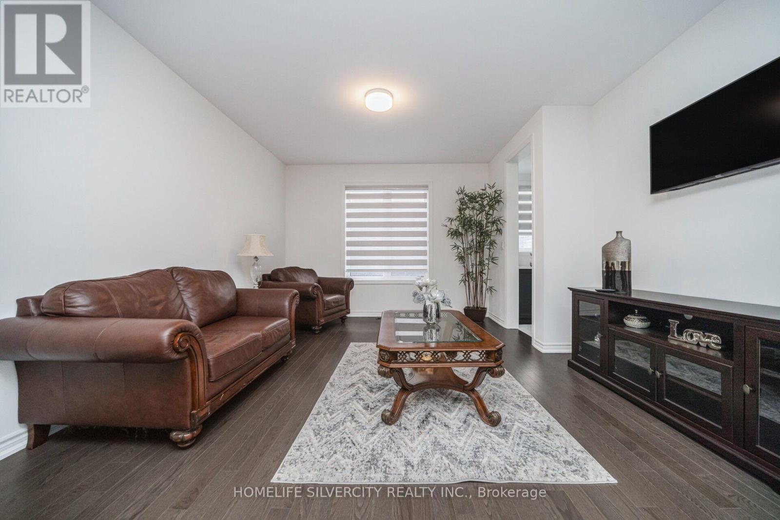 4 SANDHILL CRESCENT - 14