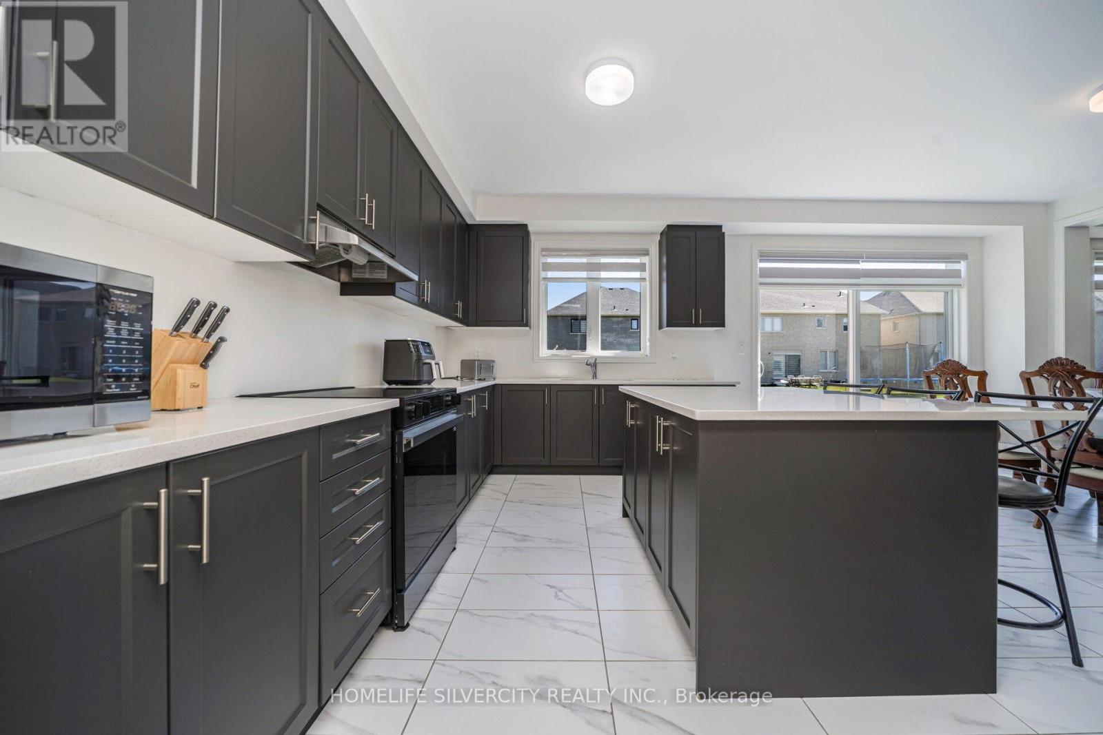 4 SANDHILL CRESCENT - 16