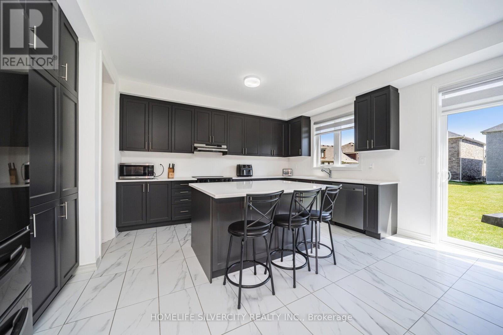 4 SANDHILL CRESCENT - 22