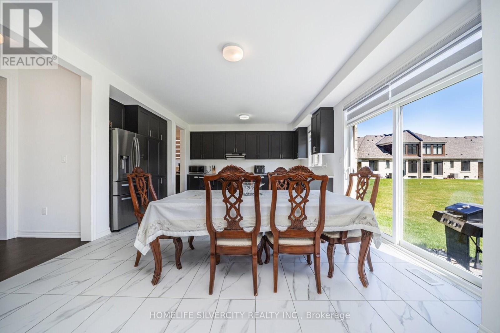 4 SANDHILL CRESCENT - 25
