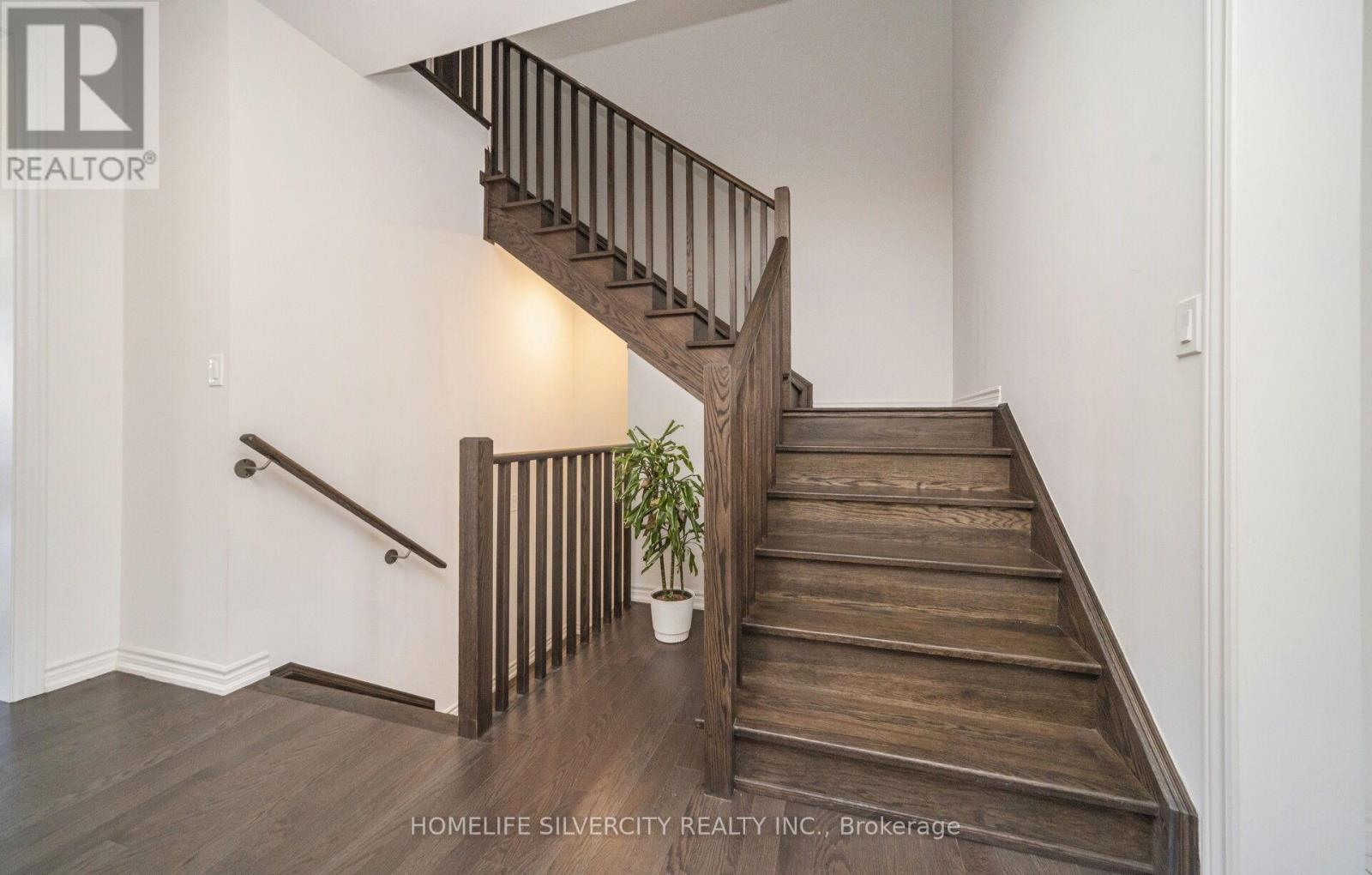 4 SANDHILL CRESCENT - 28