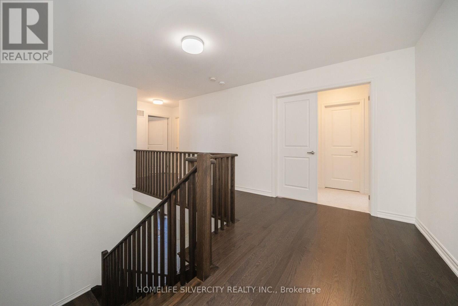 4 SANDHILL CRESCENT - 29